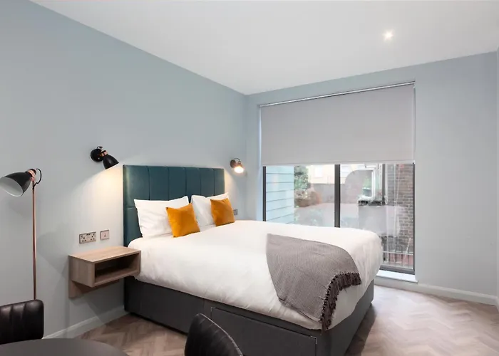 Aptel East Londra